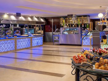 Anwar Al Madinah Movenpick Hotel