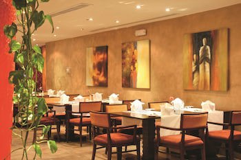 Anwar Al Madinah Movenpick Hotel
