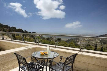 Golden Crown Hotel