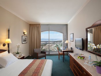 Golden Crown Hotel
