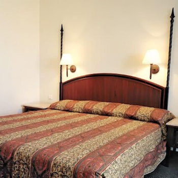 Golden Crown Hotel
