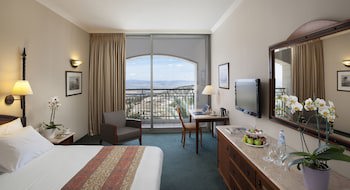 Golden Crown Hotel