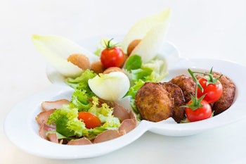 Ozadi Tavira Hotel
