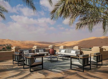Qasr Al Sarab Desert Resort By Anantara