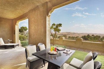 Qasr Al Sarab Desert Resort By Anantara