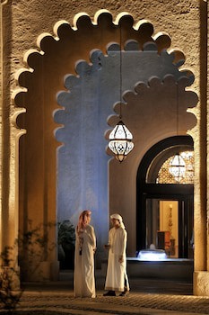 Qasr Al Sarab Desert Resort By Anantara
