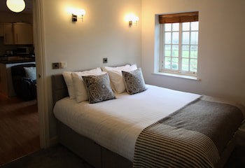 Ravenstone Manor