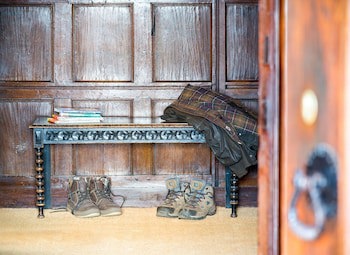 Ravenstone Manor