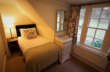 Ravenstone Manor