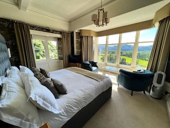 Ravenstone Manor