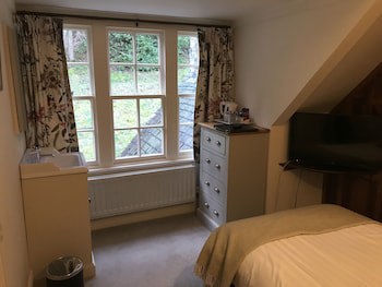 Ravenstone Manor