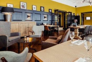 Post-Plaza Hotel & Grand Cafe