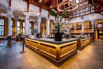 Post-Plaza Hotel & Grand Cafe
