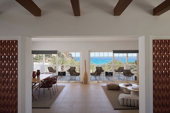 Golden Milos Beach House by Domotel fotoğrafı