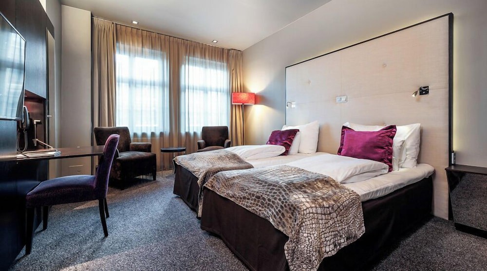 Home Hotel Folketeateret