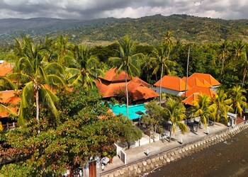 Nugraha Lovina Seaview Resort & Spa