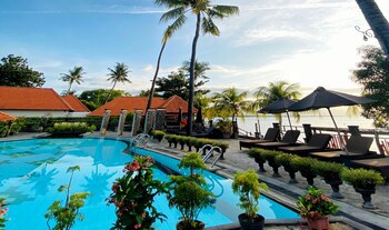 Nugraha Lovina Seaview Resort & Spa