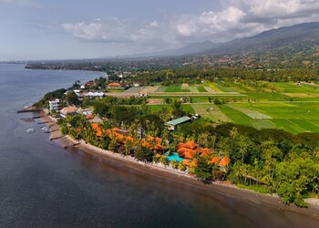 Nugraha Lovina Seaview Resort & Spa
