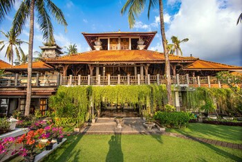 Nugraha Lovina Seaview Resort & Spa