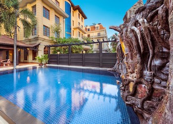 The Suite By Royal Crown Hotel