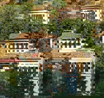 Terrace Houses Sirince - Fig, Olive Clockmakers And Grapevine