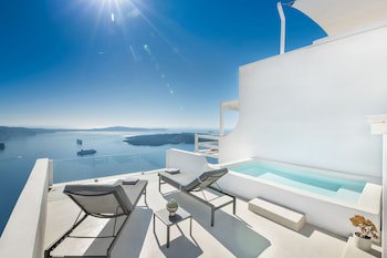 Aqua Luxury Suites