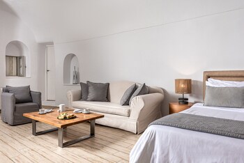 Aqua Luxury Suites