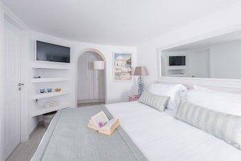 Aqua Luxury Suites