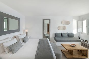 Aqua Luxury Suites