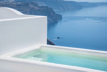 Aqua Luxury Suites