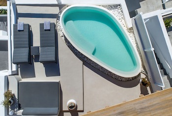 Aqua Luxury Suites