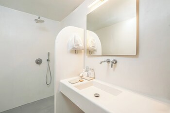 Aqua Luxury Suites