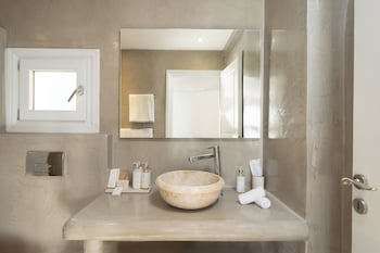 Aqua Luxury Suites