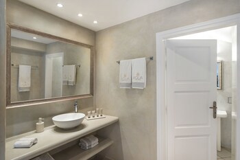 Aqua Luxury Suites