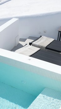 Aqua Luxury Suites