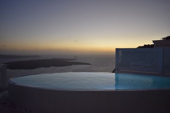 Aqua Luxury Suites