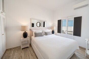 Aqua Luxury Suites