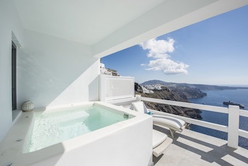Aqua Luxury Suites