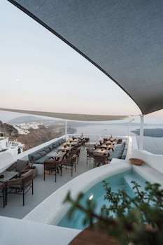 Aqua Luxury Suites