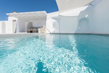 Aqua Luxury Suites
