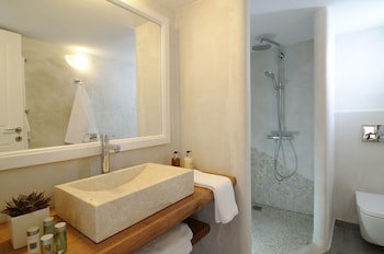 Aqua Luxury Suites