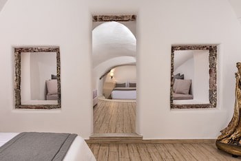 Aqua Luxury Suites