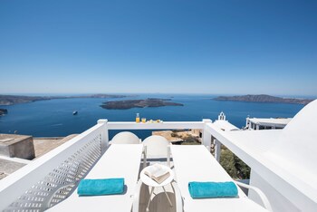 Aqua Luxury Suites
