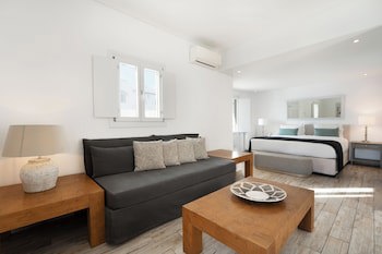 Aqua Luxury Suites