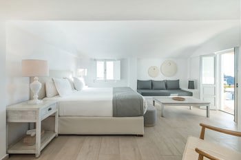 Aqua Luxury Suites