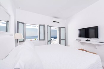 Aqua Luxury Suites