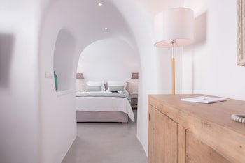 Aqua Luxury Suites