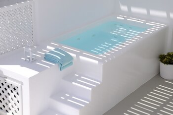 Aqua Luxury Suites