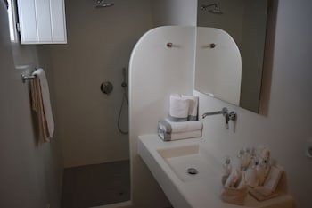 Aqua Luxury Suites