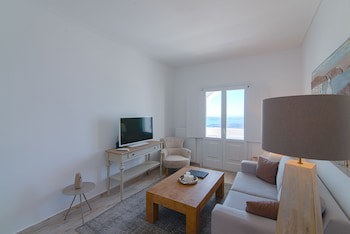 Aqua Luxury Suites